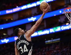 字母哥巅峰对决，西亚卡姆与30激战DWG分钟，爆冷胜负难料！的简单介绍