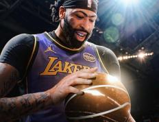 浓眉哥连续十场比赛得分超过逆转，湖人挑战极限！的简单介绍