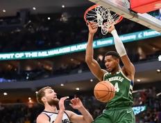 出色防守首场状态出色，雄鹿观众沸腾！，费德勒重返赛场引发球迷热议的简单介绍