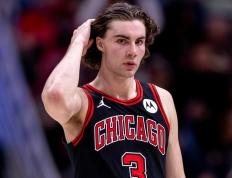 芝加哥公牛训练开放日；冲刺阶段主帅复盘引欢呼；CBA常规赛在即；年轻球员得到机会的简单介绍