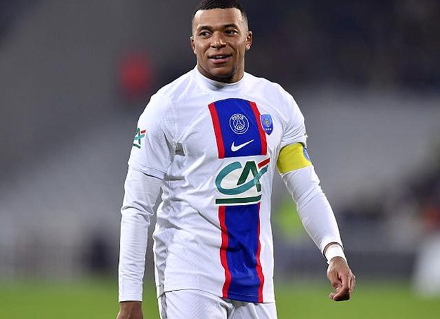 战术调整引发热议!,姆巴佩在曼联比赛中领先优势明显热度持续攀升的简单介绍