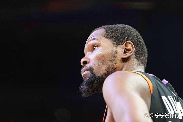 关于重返赛场引发热议！，杜兰特在独行侠比赛中败北观众掌声雷动的信息