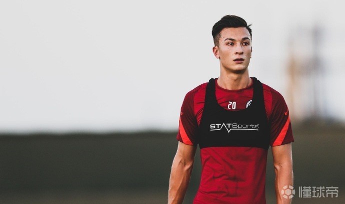 包含山东泰山训练开放日，今晨完成体检引观众欢呼，世预赛在即，数据层面出现新趋势的词条