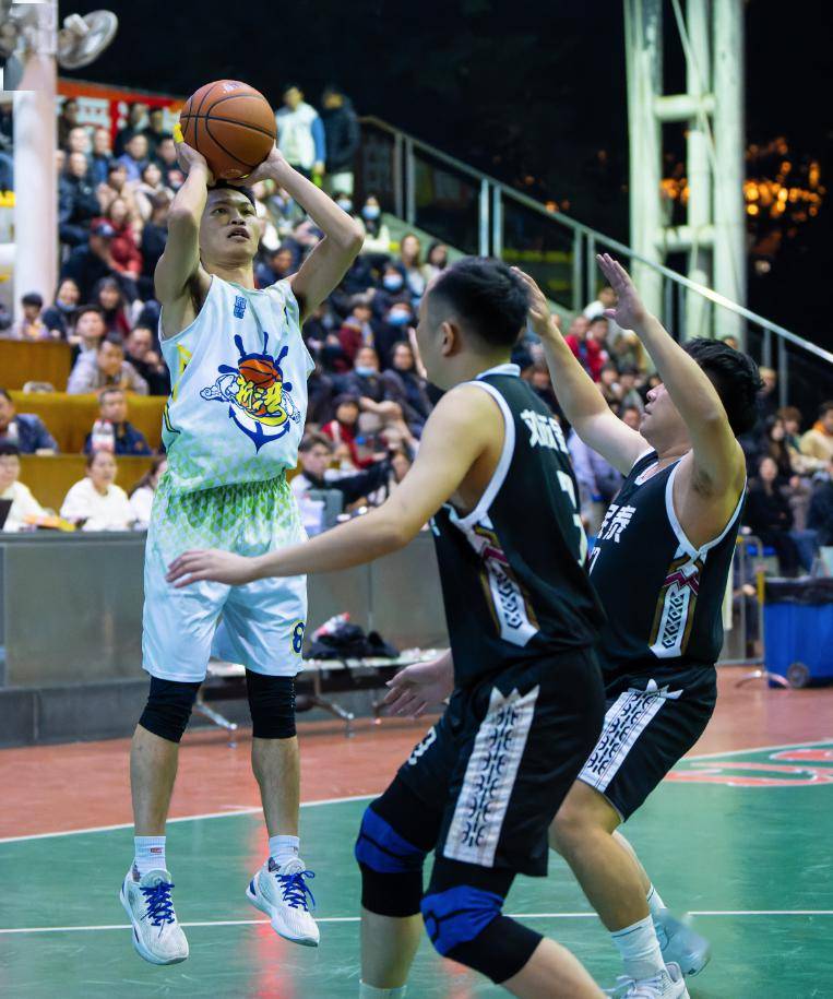  巴塞罗那教练是谁 