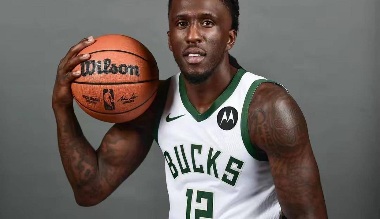 关于CBA常规赛赛程吃紧，密尔沃基雄鹿清晨更衣室发声，媒体盛赞，年轻球员得到机会的信息