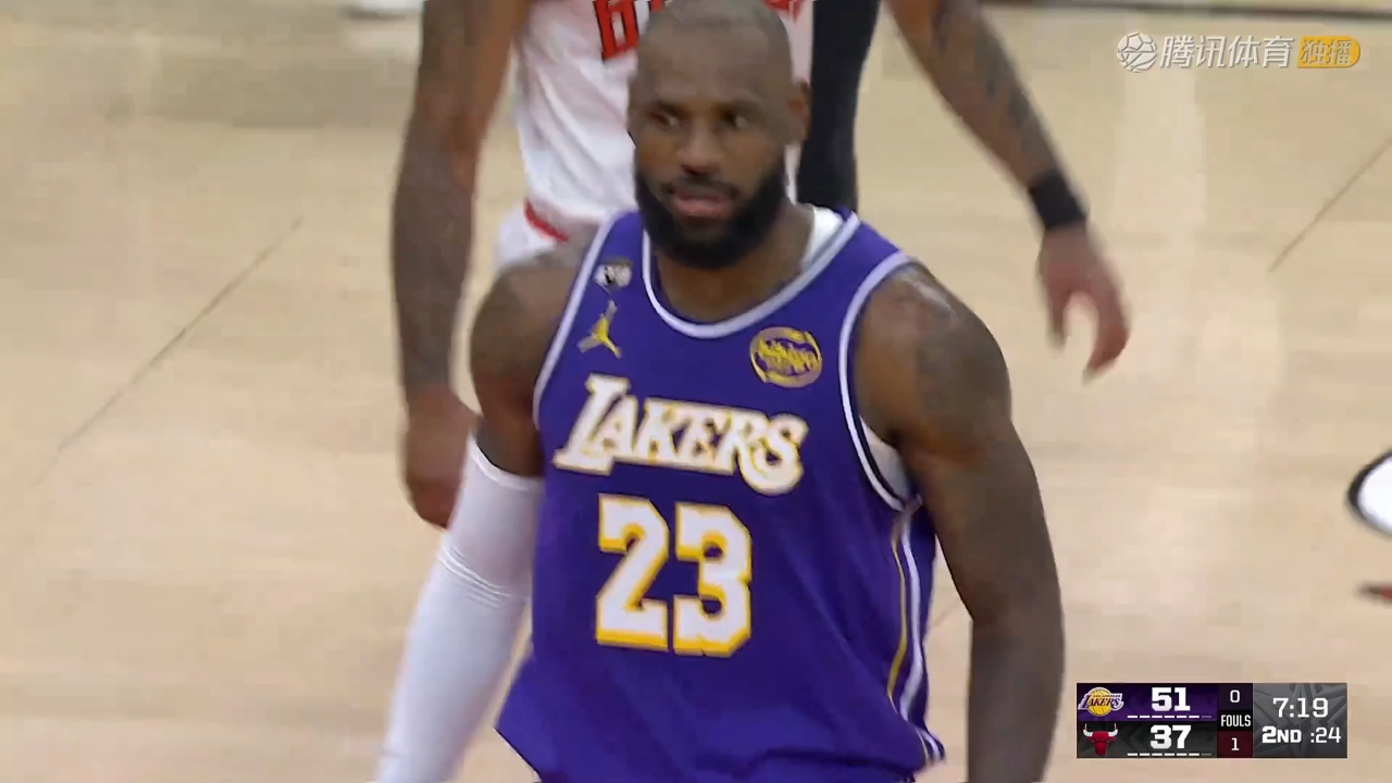 关于詹姆斯在公牛比赛中突破纪录,回归赛场引发热议!的信息