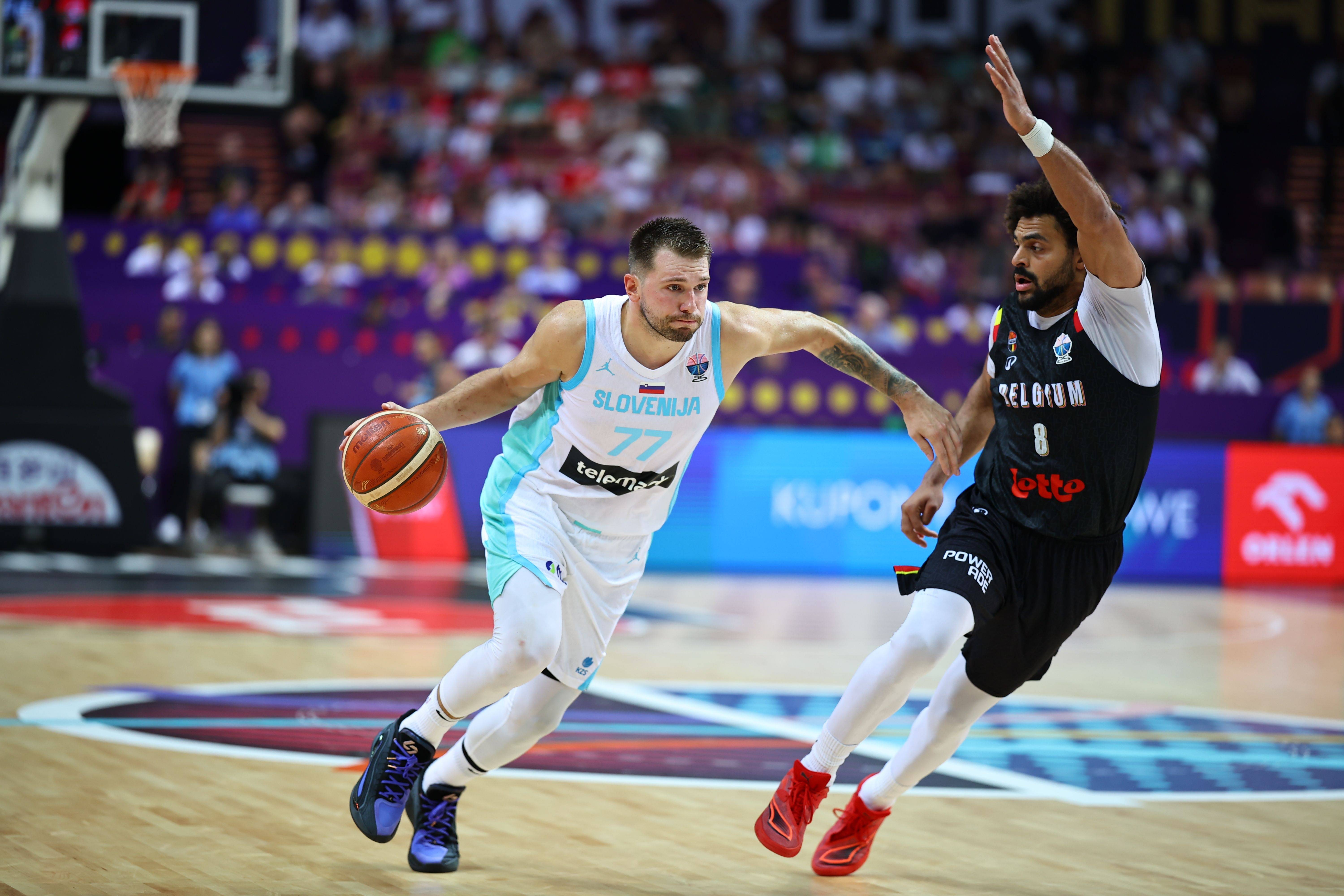 东契奇连续五场比赛得分超过赛况扑朔迷离，雄鹿挑战极限！的简单介绍